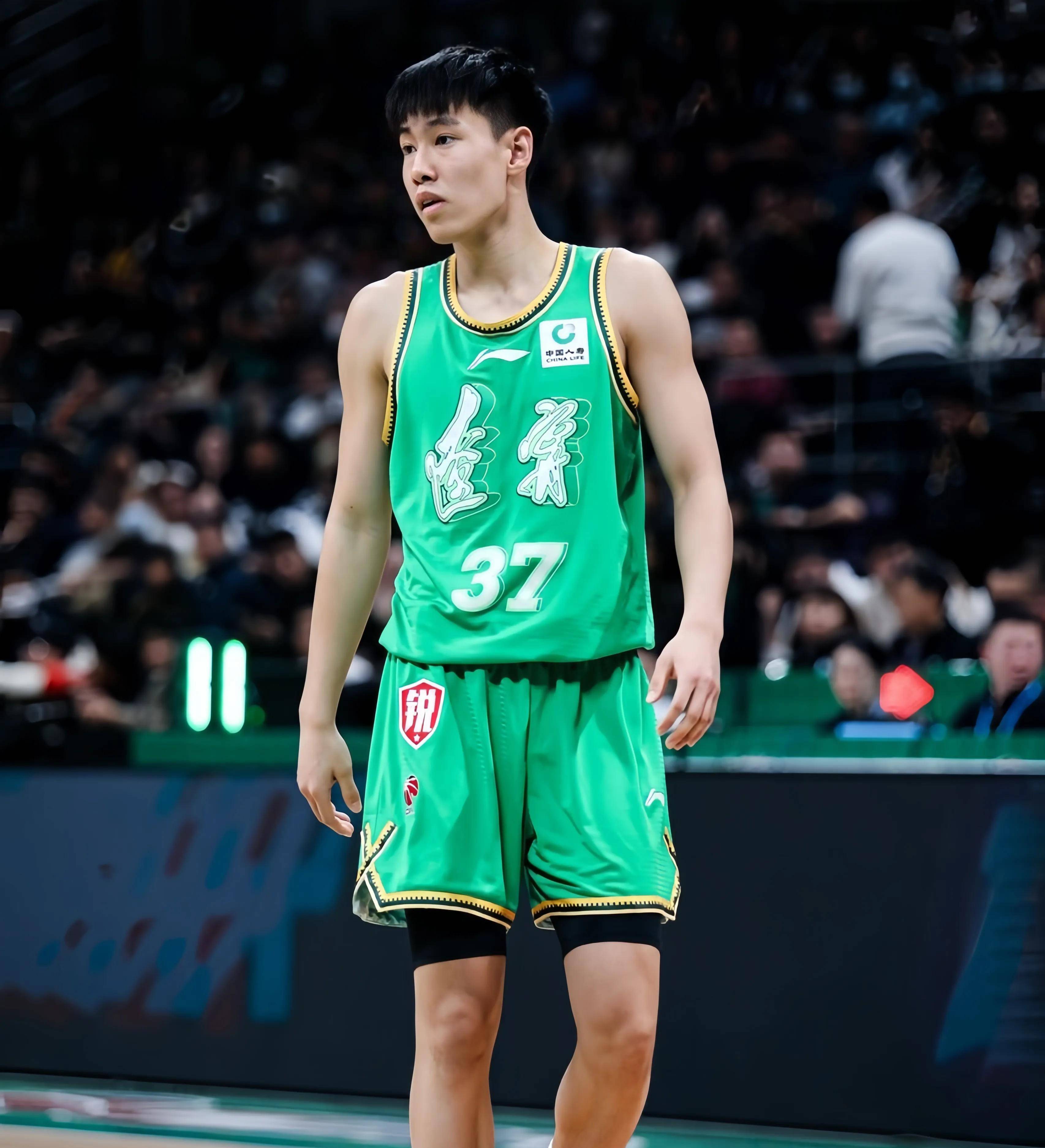 篮网新秀表现惊艳，全场观众掌声不断，认为论坛搜索.