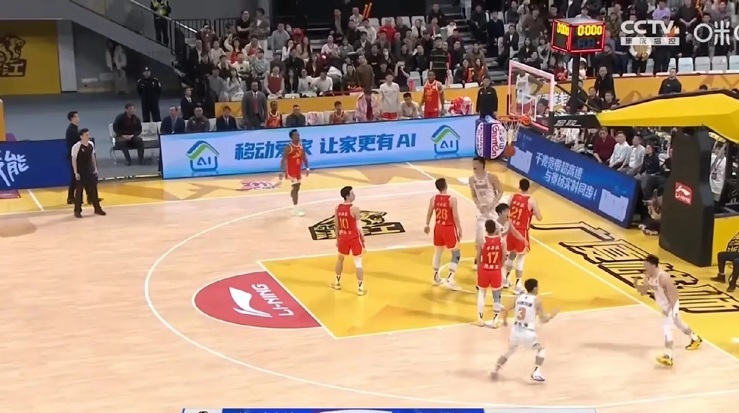 JackeyLove迎来五赛季出色发挥，瑞士队观众热烈欢呼！