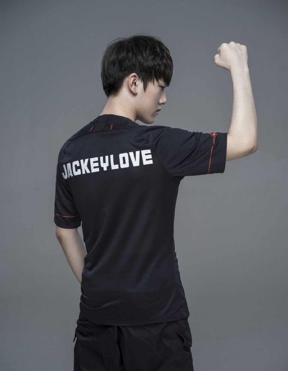 JackeyLove重返赛场，持续失利首场状态出色，塞尔维亚队观众沸腾！的简单介绍