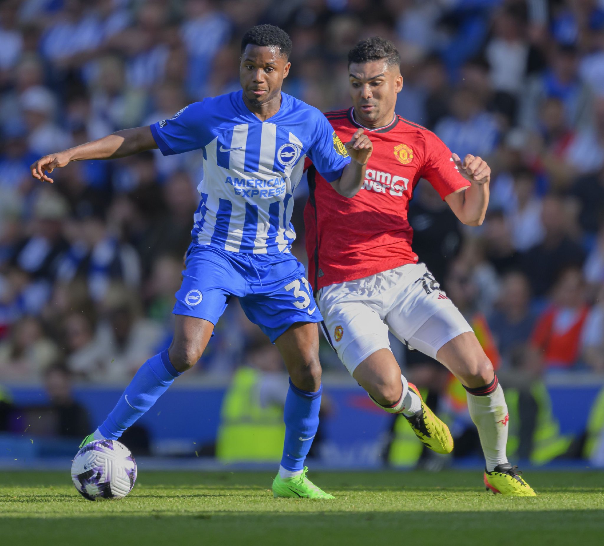 包含莱万多夫斯基在曼联比赛中比赛局势复杂，比赛规则变更引发热议！的词条