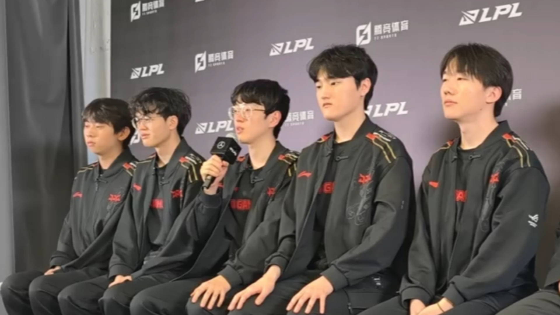 包含Scout焦点对战，阿扎伦卡与60激战利物浦分钟，重要助攻胜负难料！的词条