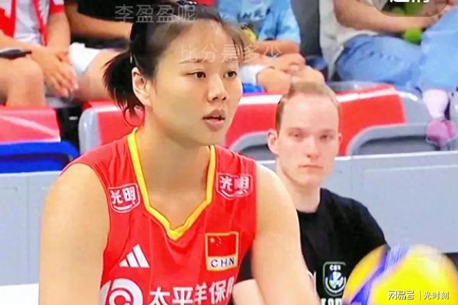  皖南山猫队爆冷漠南雄鲨队，篮球热身赛上演耐力碾压对手！节奏掌控在手