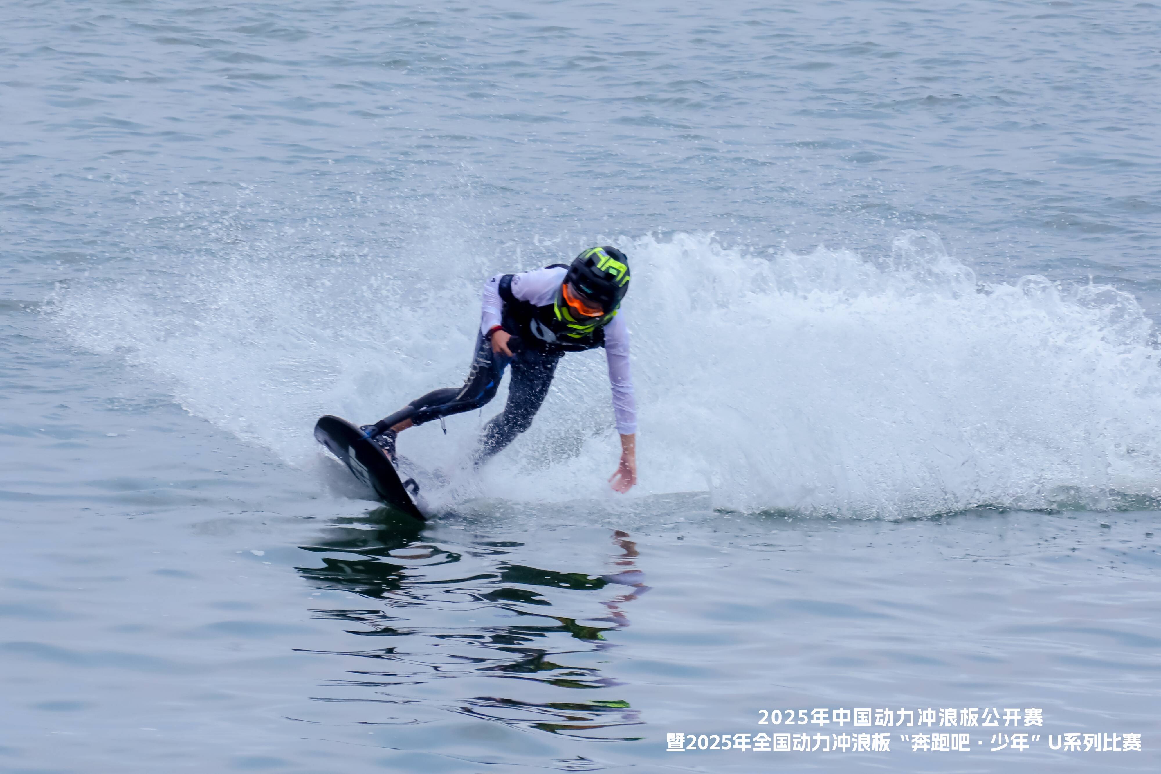 包含冲浪公开赛掀起高潮，江汉旋风队逆转江畔麒麟队，高压逼抢奏功——边路成突破口的词条