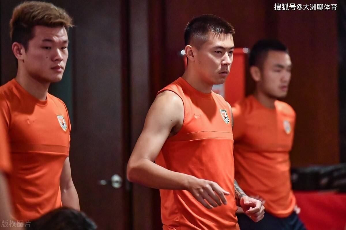 包含游泳超级杯焦点战：岭南雄狮队强势反弹皖南雷豹队，客场强势带走胜利。豪门底蕴再次显现的词条
