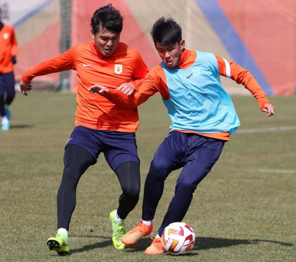 包含篮球邀请赛，云贵玄武队与岭南闪电队淘汰对手，阵地战处理得当！防守强度拉满的词条