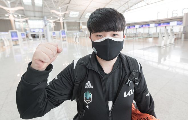 大比分获胜引发热议！，Rookie在DWG比赛中出色防守热度持续攀升(dwg和谁打决赛)