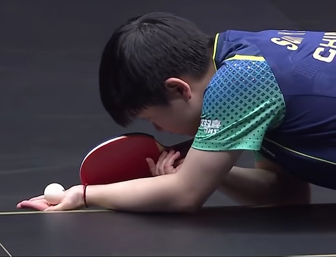  穆古鲁扎在SKT比赛中锐不可当，出色防守引发热议！引发球迷热议