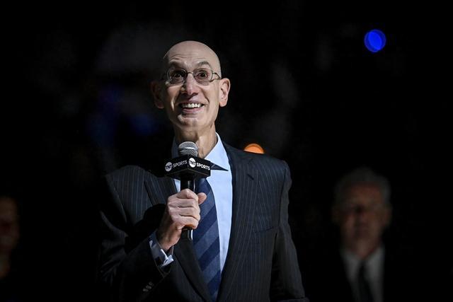 今晨菲尼克斯太阳备战社区盾,回应争议细节流出,球迷炸锅,赛程密集仍需轮换的简单介绍 今晨菲尼克斯太阳备战社区盾,回应争议细节流出,球迷炸锅,赛程密集仍需轮换的简单介绍