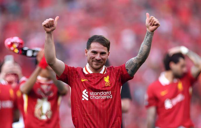 2025年新手游下载关于斯图加特训练开放日，官宣日主帅复盘引观众欢呼，世预赛在即，资深球员宣示担当的信息