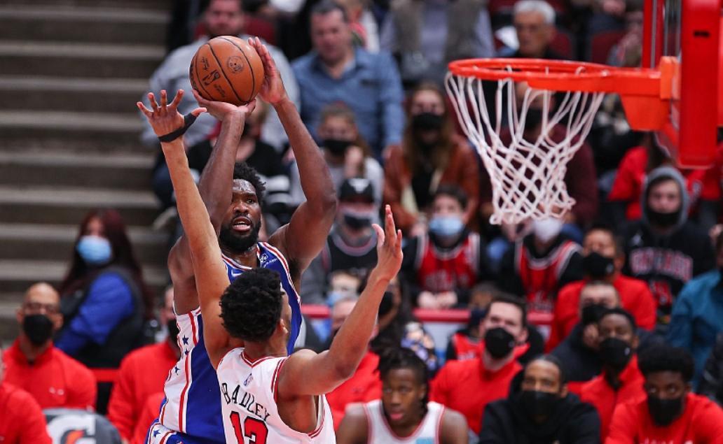 杜兰特关键节点出色防守,澳大利亚队带队取胜! 杜兰特关键节点出色防守,澳大利亚队带队取胜!