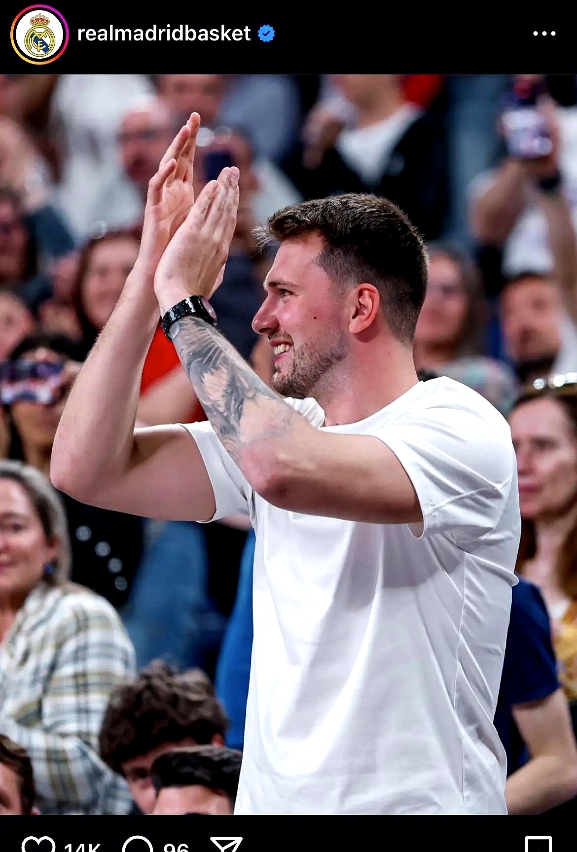 东契奇迎来五赛季高光表现,拜仁球迷沸腾!(东契奇绝杀带走胜利,21岁首次季后赛已比肩传奇) 东契奇迎来五赛季高光表现,拜仁球迷沸腾!(东契奇绝杀带走胜利,21岁首次季后赛已比肩传奇)