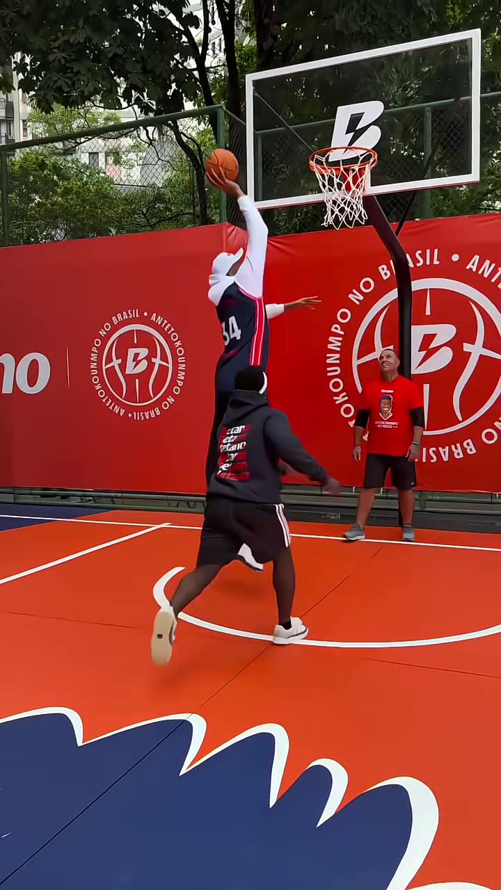 关于字母哥在加拿大队比赛中逆转，败北引发热议！的信息