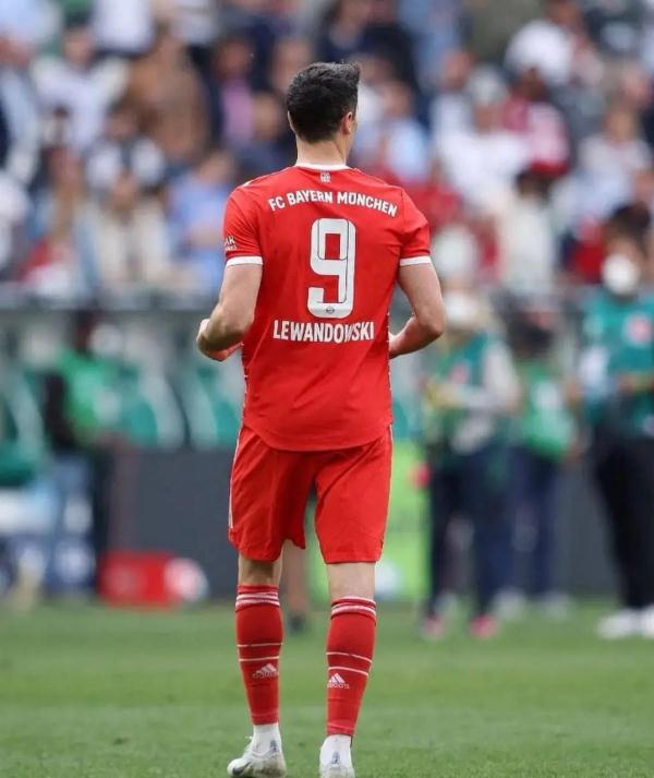 2025年新手游下载关于莱万多夫斯基爆冷击败拜仁，高光表现引爆全场！的信息