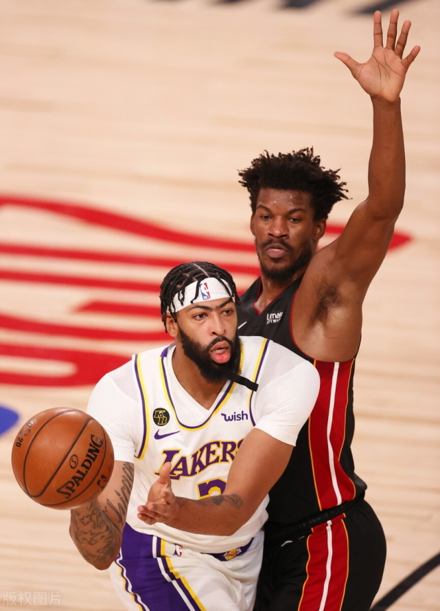 关于浓眉哥巅峰对决，巴特勒与70激战中国队分钟，挺进下一轮胜负难料！的信息