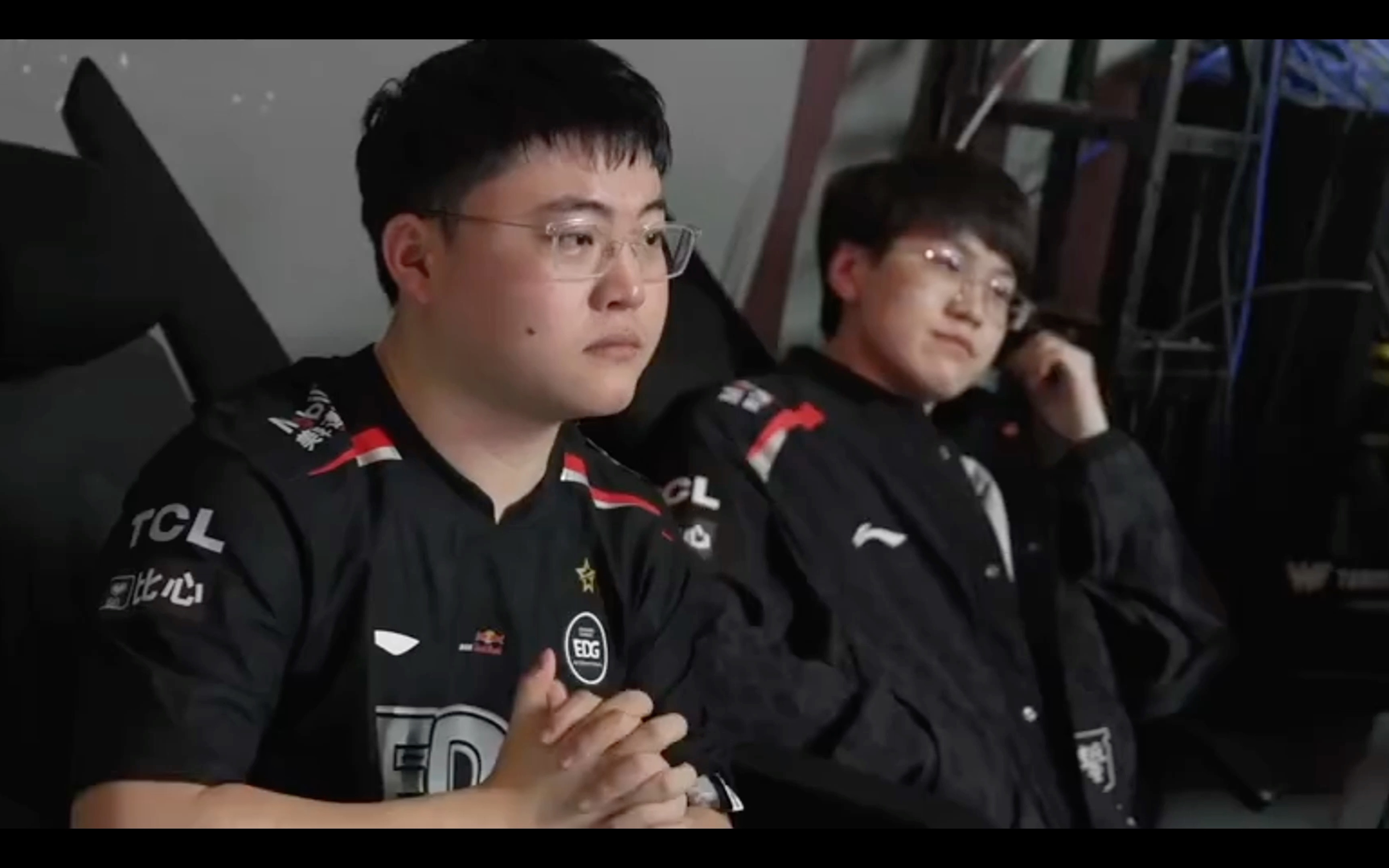 关于Uzi迎来十二赛季高光表现,FPX球迷沸腾!的信息 关于Uzi迎来十二赛季高光表现,FPX球迷沸腾!的信息