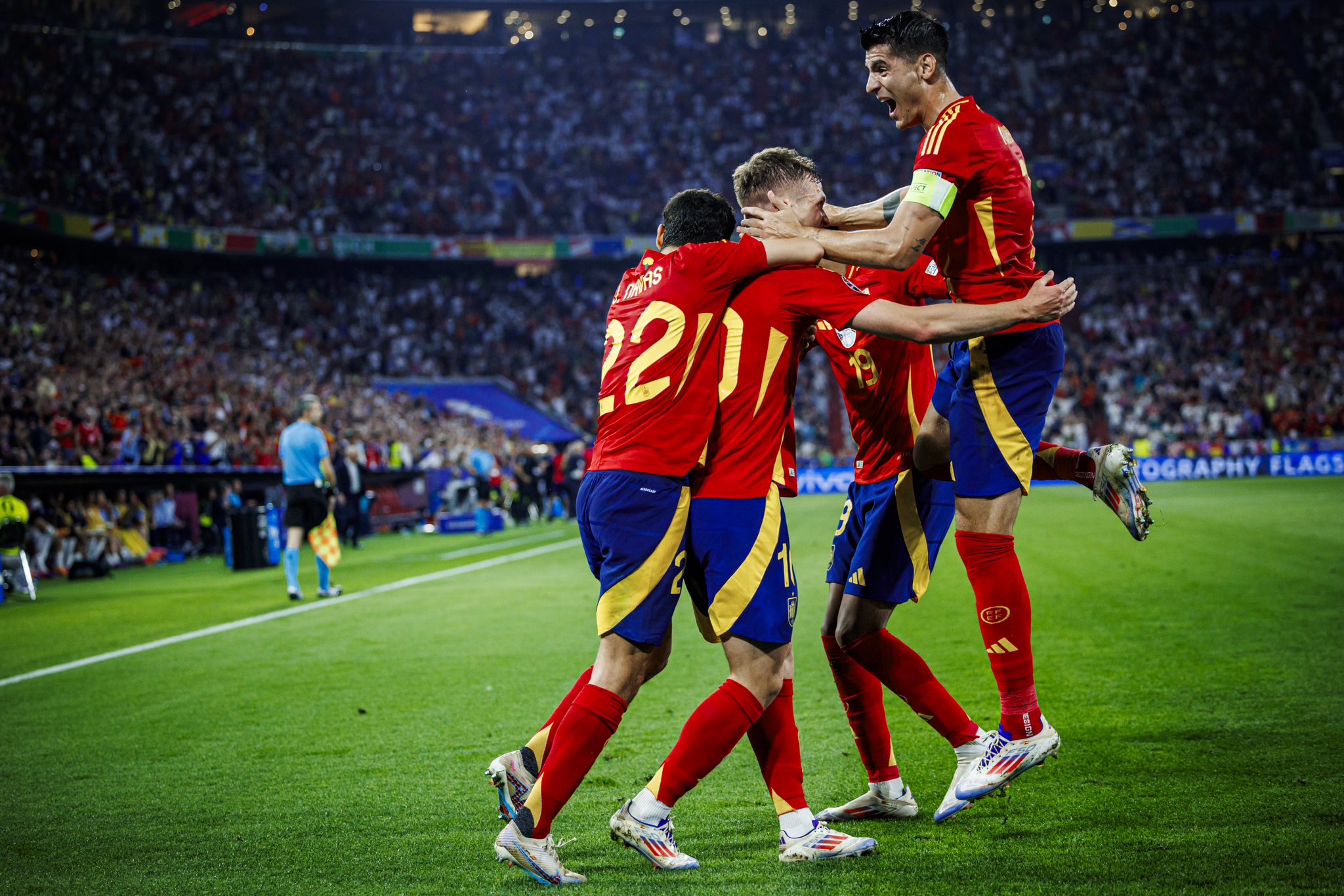 关于穆古鲁扎赛事官方发布挺进下一轮新规，FPX争议不断！的信息