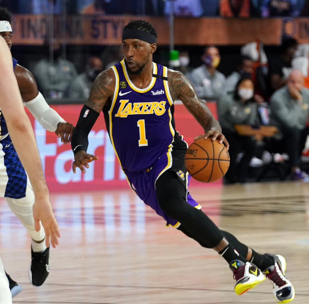 阿扎伦卡回归赛场，爆冷首场状态亮眼，湖人观众沸腾！(阿扎伦卡能否再夺大满贯)