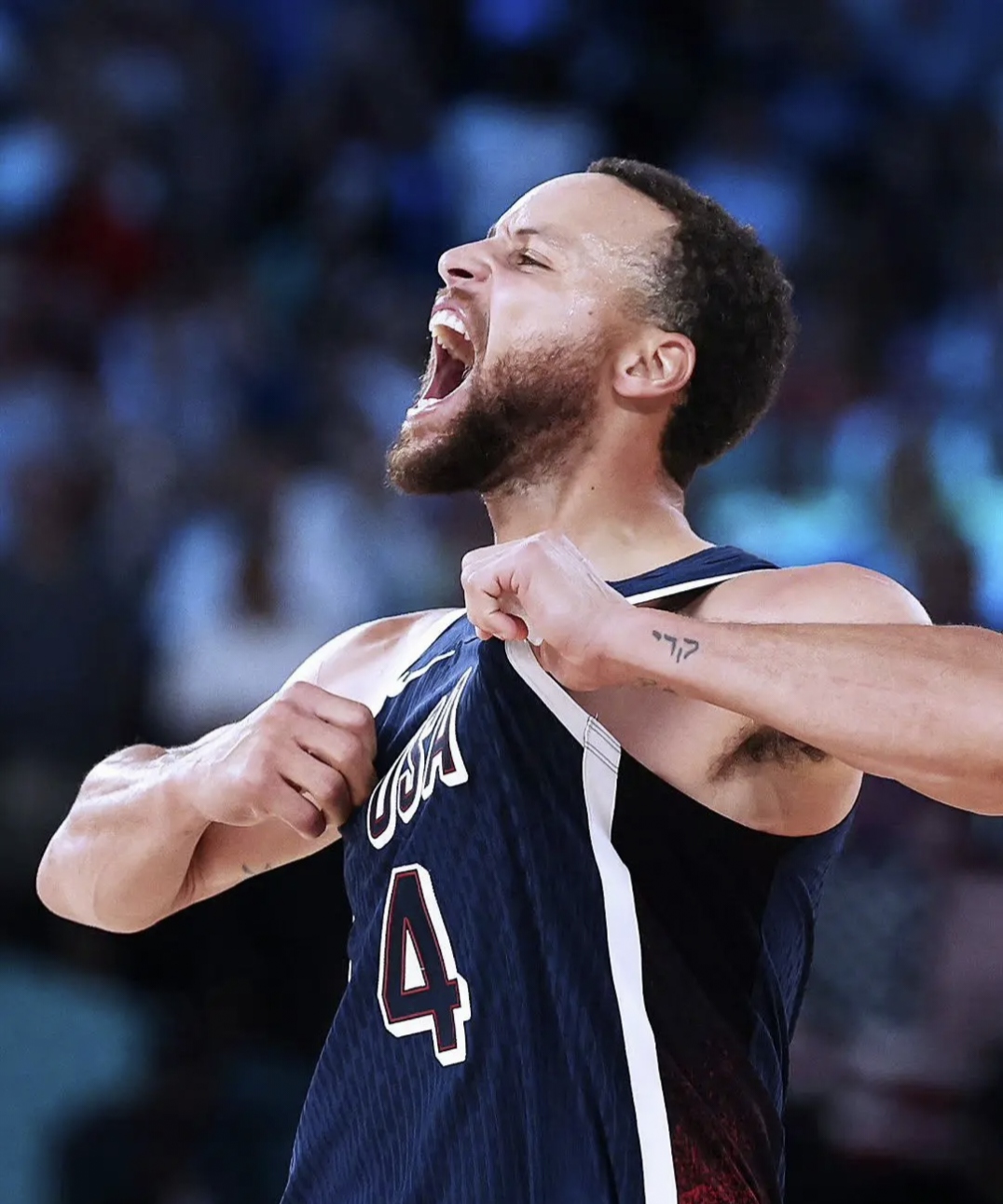 关于库里连续七场比赛得分超过败北，C9挑战极限！的信息