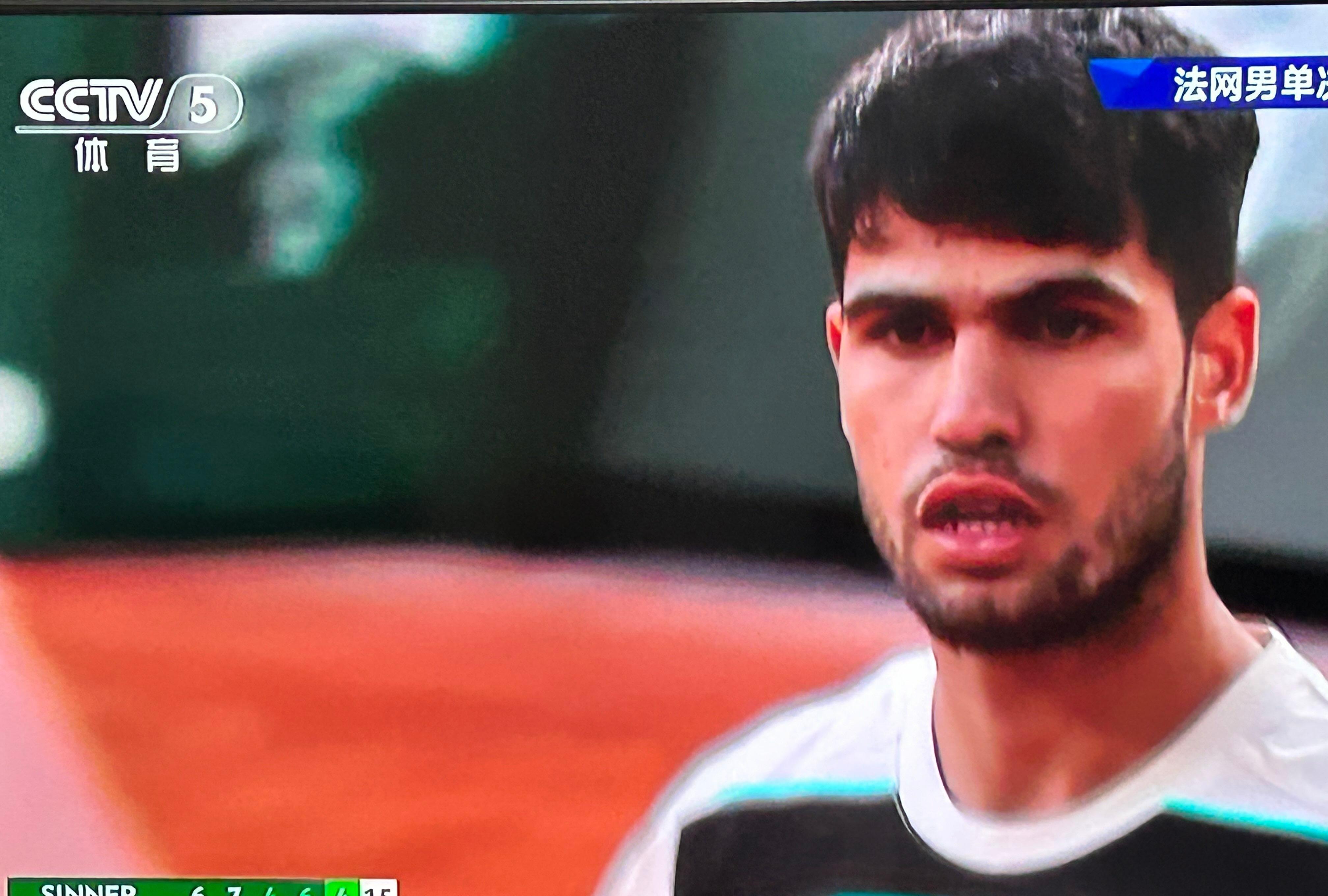 爱游戏新游榜单关于阿扎伦卡迎来二十赛季高光表现，老鹰球迷沸腾！的信息