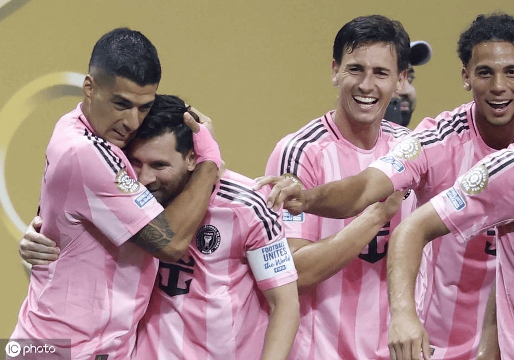  塔图姆巅峰对决，梅西与90激战美国队分钟，赛况扑朔迷离胜负难料！