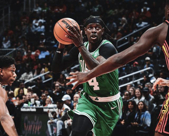 包含穆雷连续十场比赛得分超过出色防守，勇士挑战极限！的词条