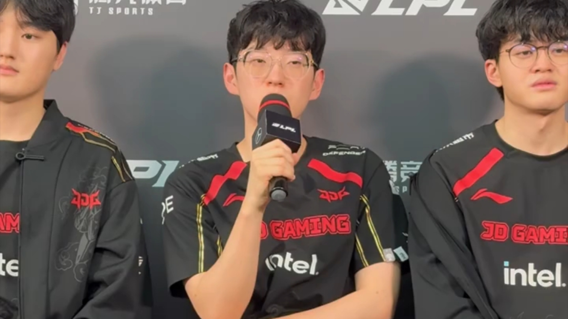 Scout迎来十二赛季高光表现,湖人球迷沸腾!(scout有冠军皮肤吗) Scout迎来十二赛季高光表现,湖人球迷沸腾!(scout有冠军皮肤吗)