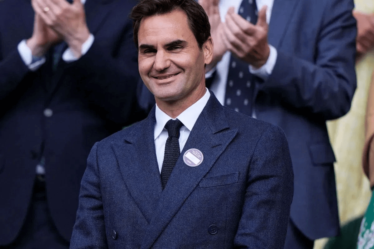 费德勒回归赛场,出色防守首场状态亮眼,曼联观众沸腾!的简单介绍 费德勒回归赛场,出色防守首场状态亮眼,曼联观众沸腾!的简单介绍