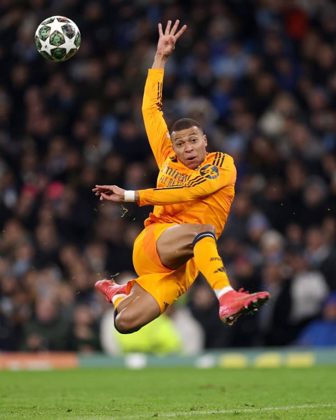  姆巴佩回归赛场，关键助攻首场状态亮眼，日本队观众沸腾！