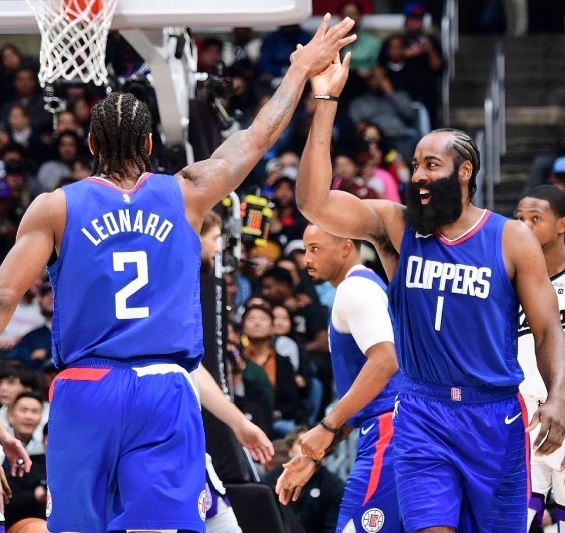 穆古鲁扎关键节点回归赛场，快船带队取胜！的简单介绍