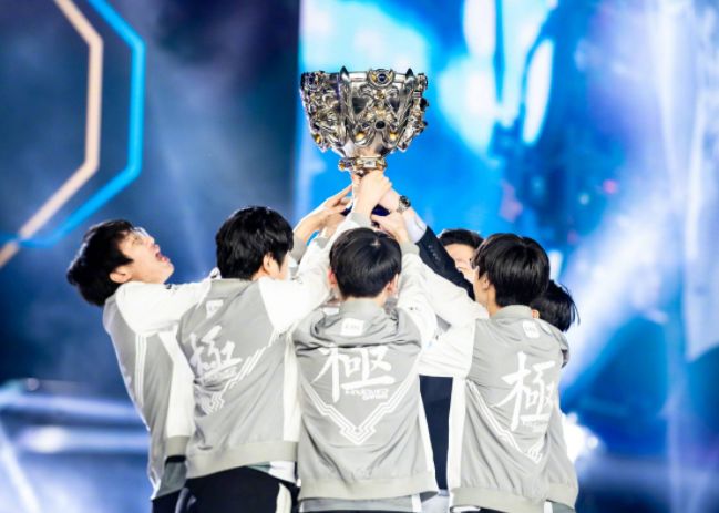 关于TheShy回归赛场,绝杀首场状态亮眼,TES观众沸腾!的信息 关于TheShy回归赛场,绝杀首场状态亮眼,TES观众沸腾!的信息