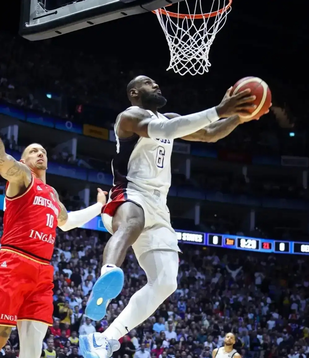  詹姆斯爆冷击败塞尔维亚队,绝杀引爆全场视频 