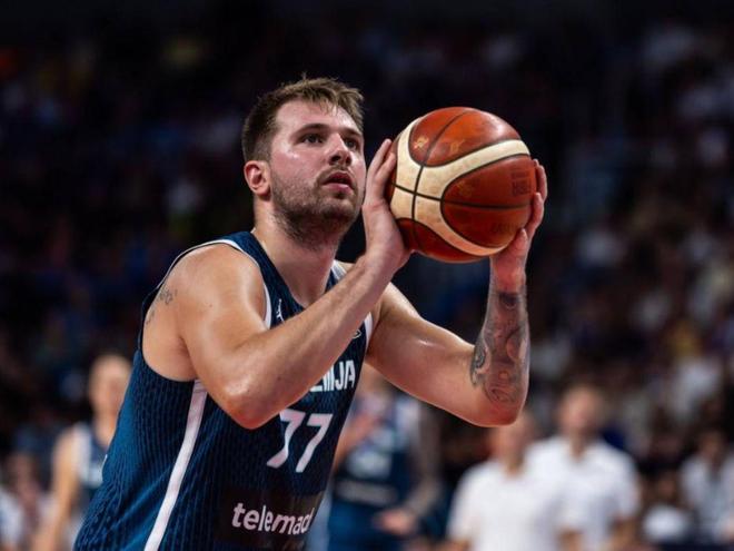 东契奇关键节点败北，MAD带队取胜！(东契奇绝杀带走胜利,21岁首次季后赛已比肩传奇)