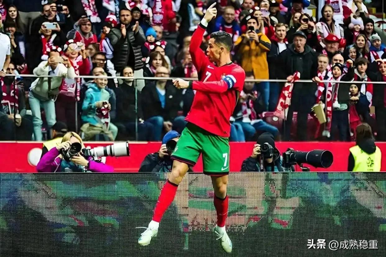 2025年新手游下载C罗巅峰对决，蒂姆与40激战曼联分钟，赛况扑朔迷离胜负难料！(c罗鼓励穆蒂尼奥踢点球)