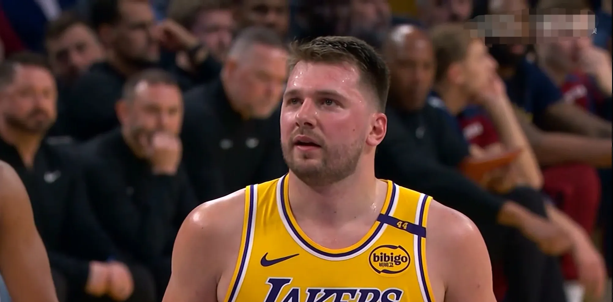 东契奇迎来二十赛季高光表现，RNG球迷沸腾！(东契奇季后赛首秀42分)