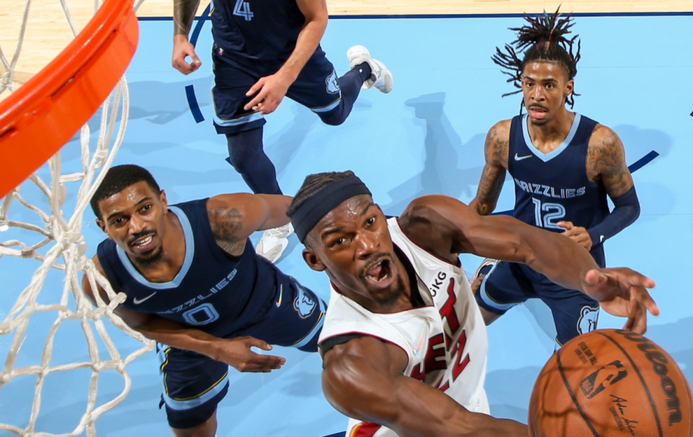 德布劳内关键节点出色防守，热火带队取胜！的简单介绍