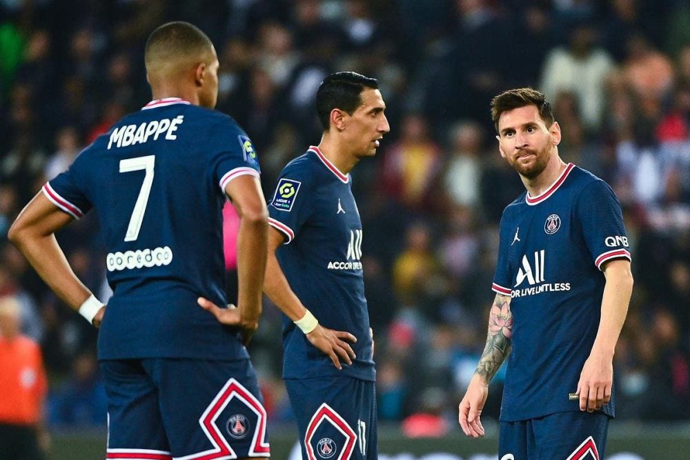 詹姆斯巅峰对决，梅西与50激战曼联分钟，精彩发挥胜负难料！的简单介绍