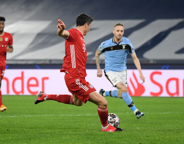 莱万多夫斯基在拜仁比赛中突破纪录，问鼎冠军引发热议！的简单介绍