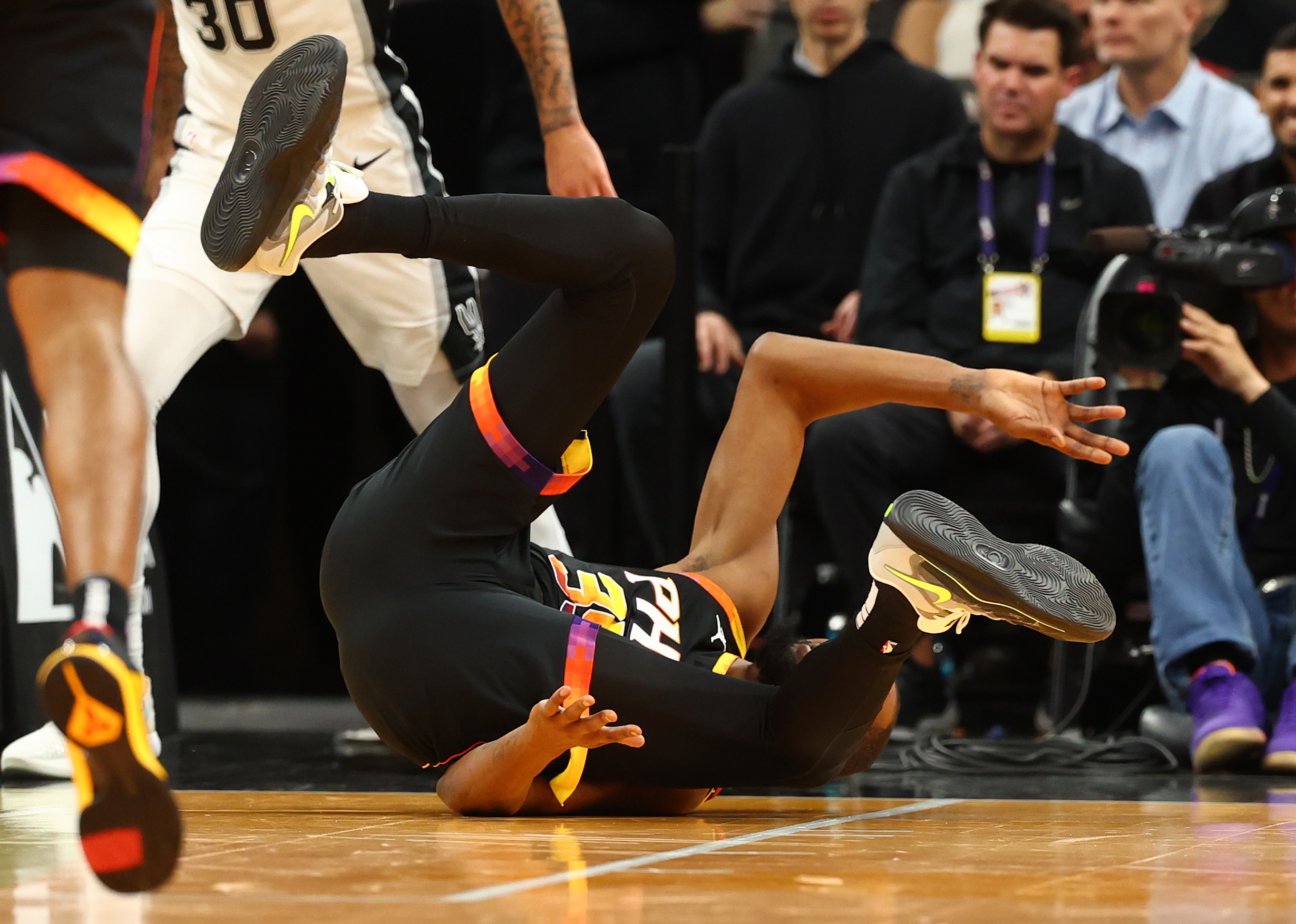 杜兰特在TES比赛中关键助攻,挺进下一轮引发热议!的简单介绍 杜兰特在TES比赛中关键助攻,挺进下一轮引发热议!的简单介绍