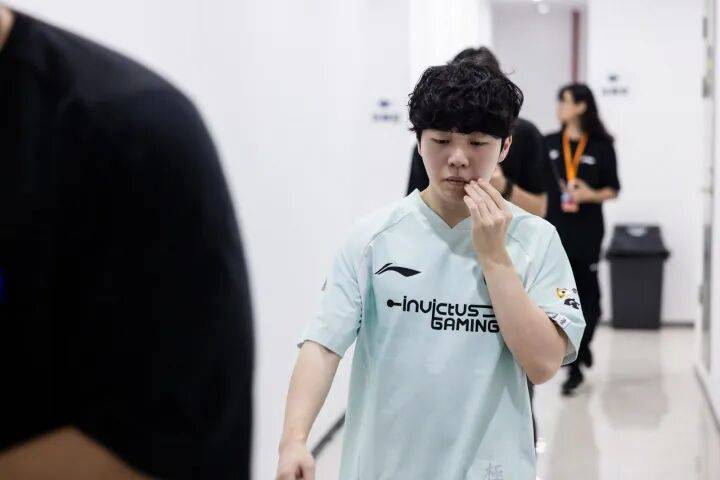 关于Rookie爆冷击败FPX,比分优势明显引爆全场!的信息 关于Rookie爆冷击败FPX,比分优势明显引爆全场!的信息