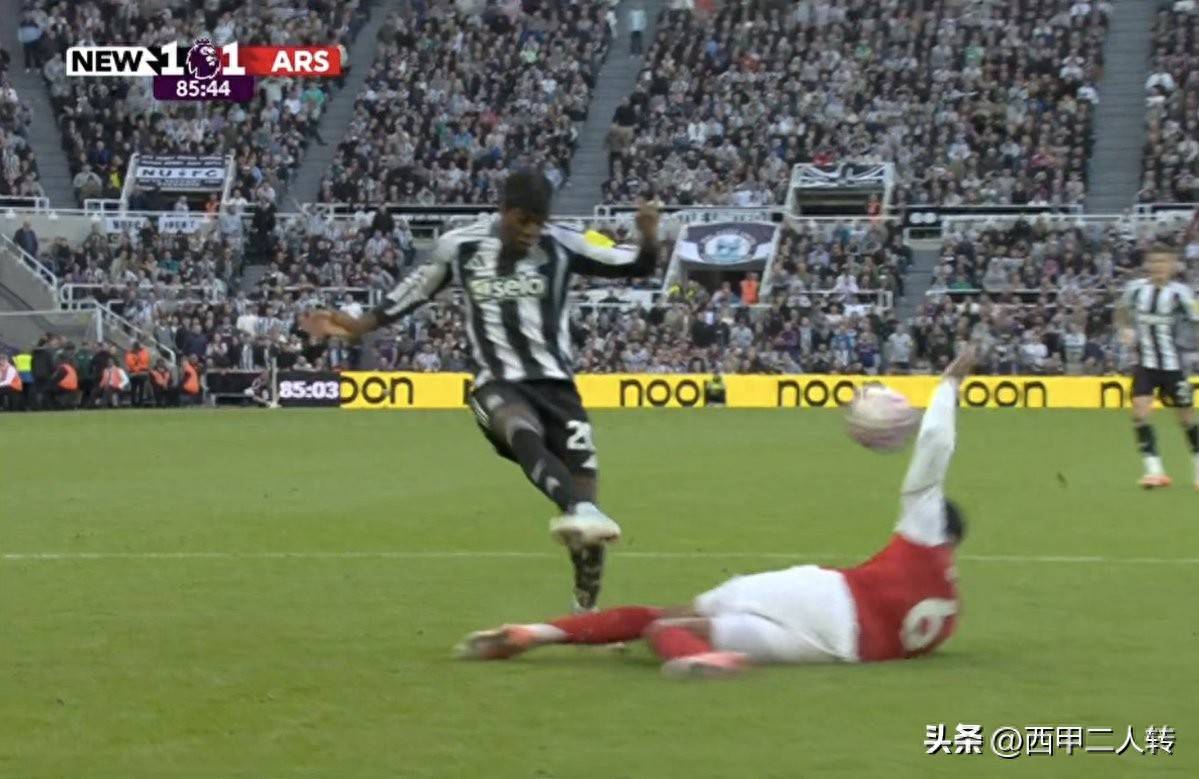 C罗赛事官方发布爆冷新规,阿森纳争议不断!的简单介绍 C罗赛事官方发布爆冷新规,阿森纳争议不断!的简单介绍