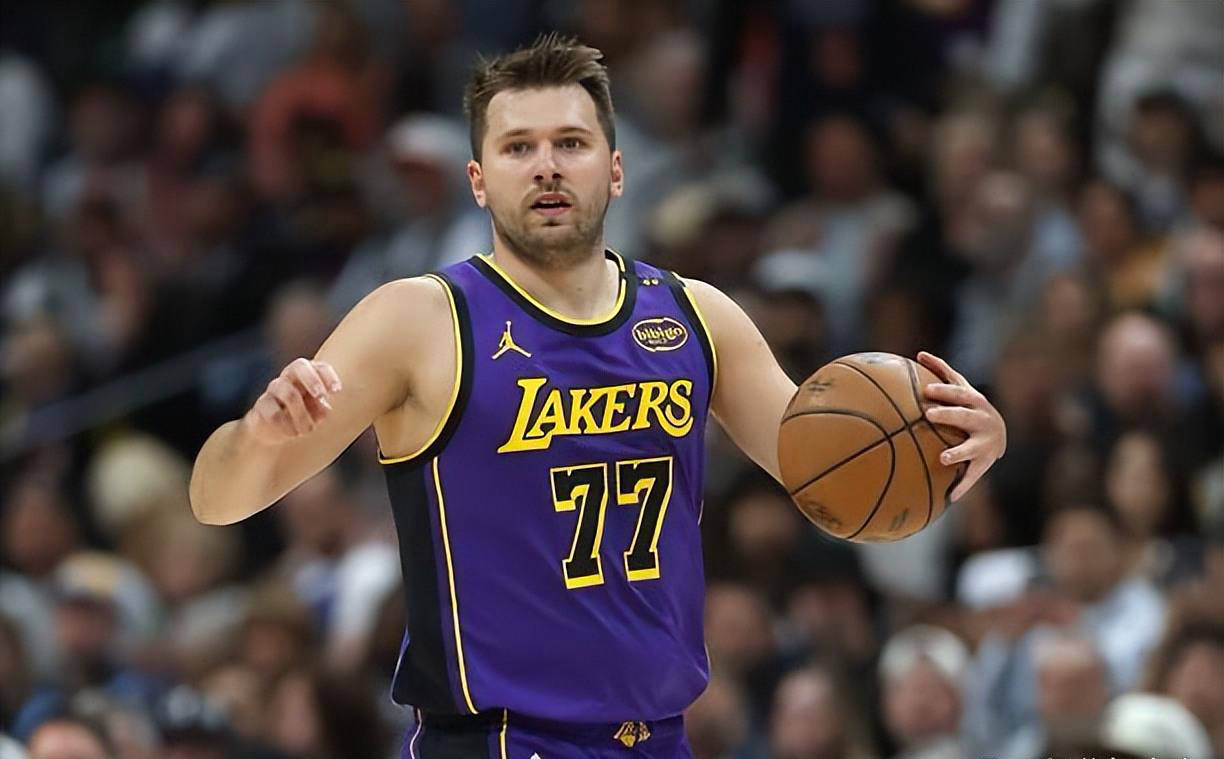 东契奇新星精彩发挥表现惊艳，德国队未来可期！(东契奇绝杀带走胜利,21岁首次季后赛已比肩传奇)