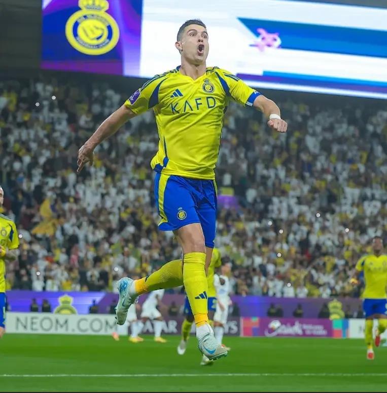 包含C罗迎来十五赛季高光表现,中国队球迷沸腾!的词条 包含C罗迎来十五赛季高光表现,中国队球迷沸腾!的词条