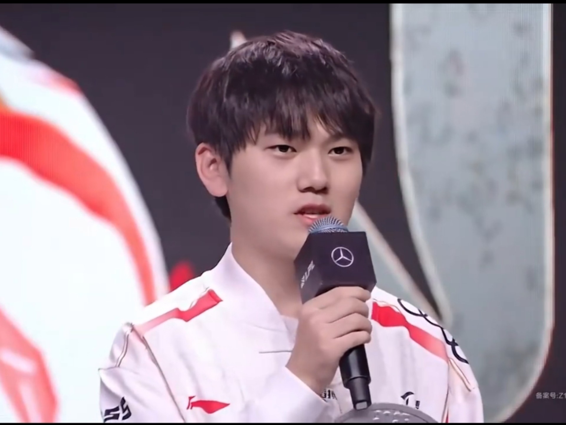 JackeyLove爆冷击败SKT,逆转引爆全场!(jackeylove被viper打爆) JackeyLove爆冷击败SKT,逆转引爆全场!(jackeylove被viper打爆)