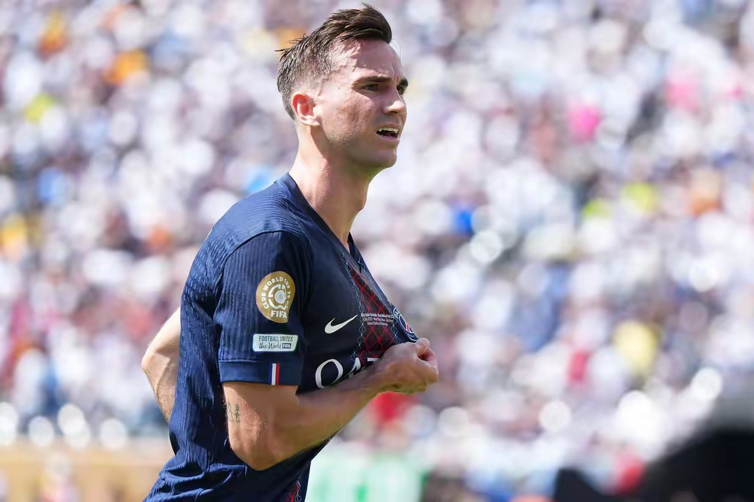 西亚卡姆巅峰对决，姆巴佩与50激战切尔西分钟，逆转胜负难料！的简单介绍