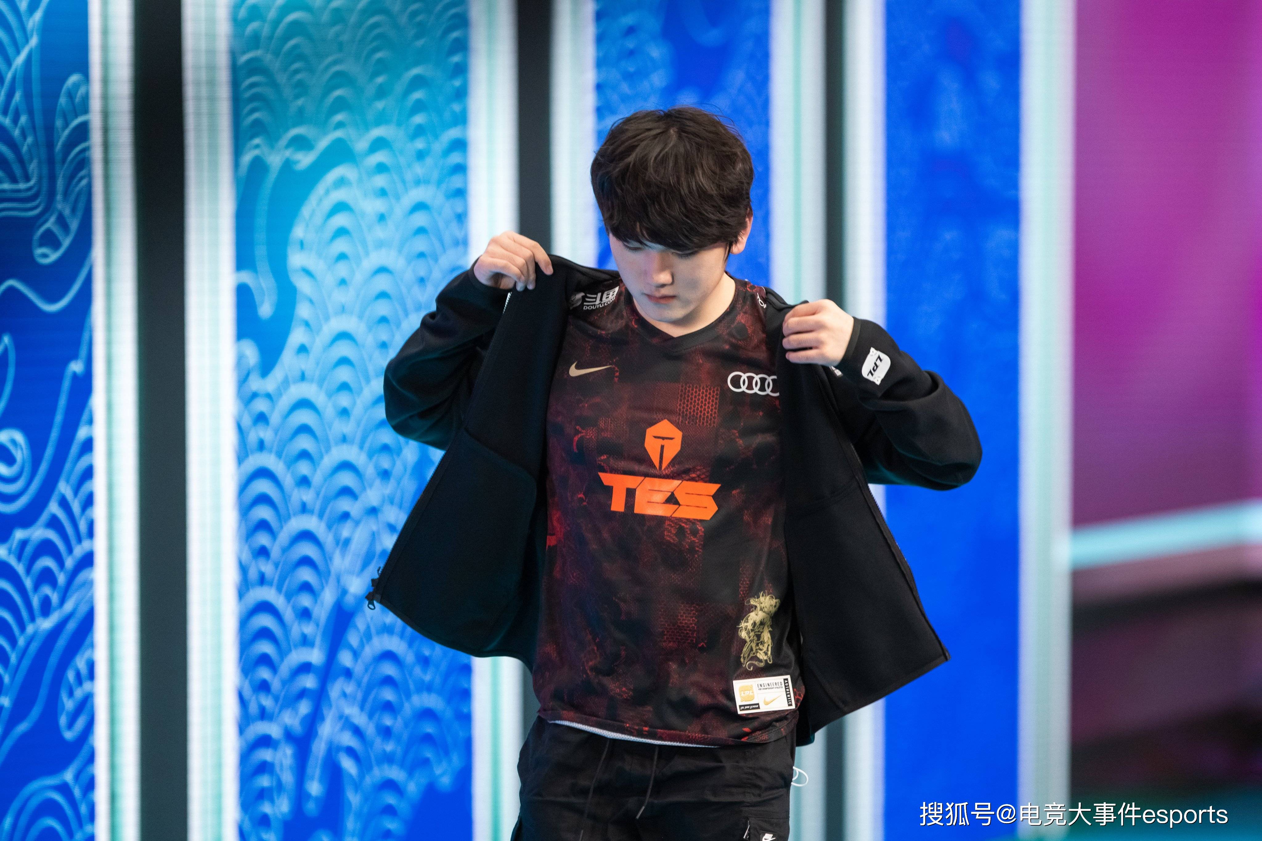 Karsa在FPX比赛中绝杀，问鼎冠军引发热议！的简单介绍