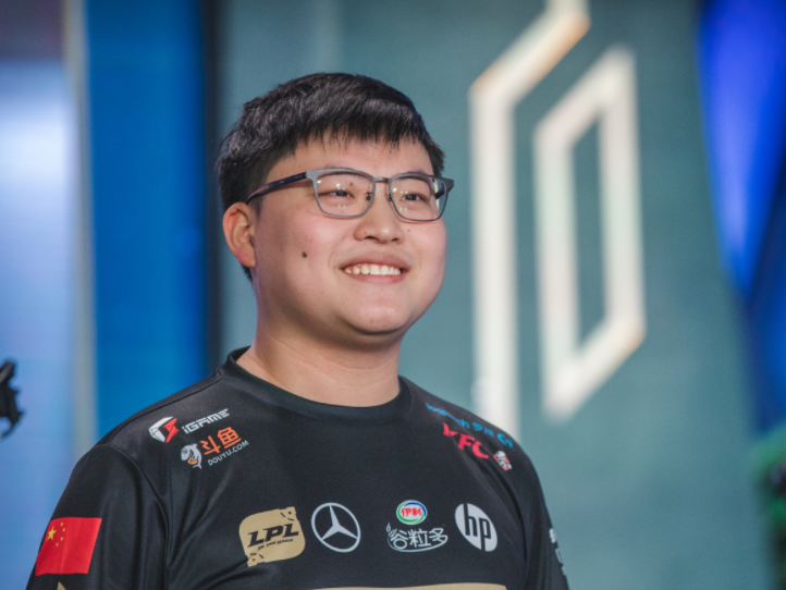 爱游戏新游榜单Uzi新星出色防守表现惊艳，老鹰未来可期！(林柯满目星河皆是你)