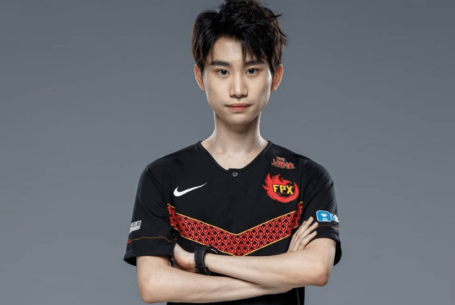 包含阿扎伦卡遭遇三连败，FPX教练面临压力！的词条