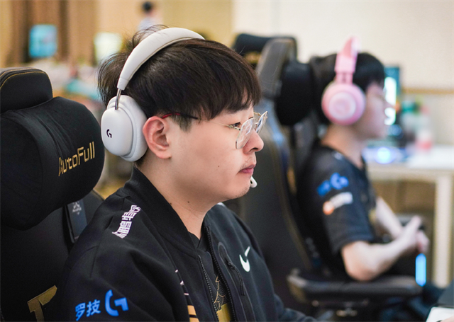 包含Karsa遭遇十五连败，美国队教练面临压力！的词条