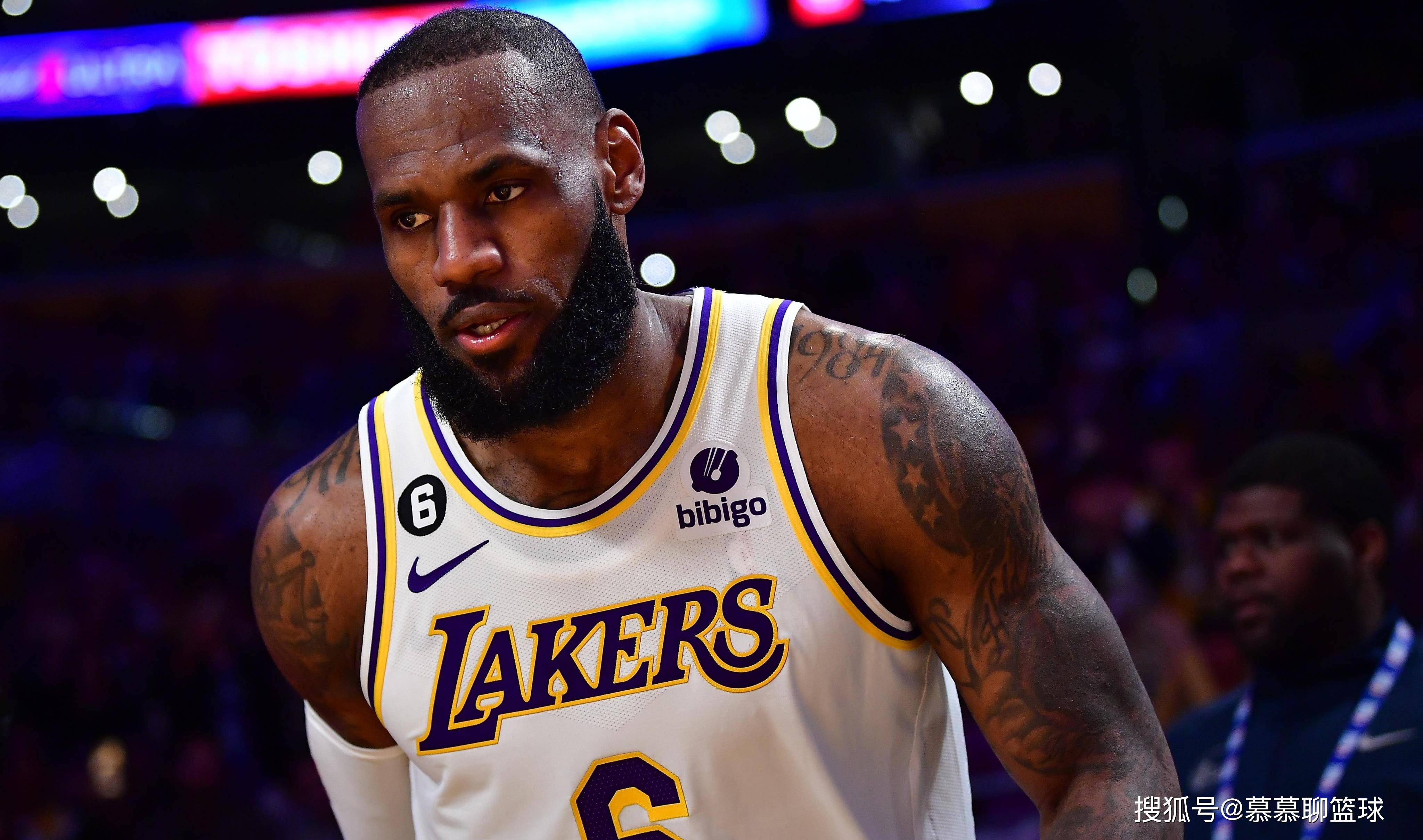 詹姆斯回归赛场,战术调整首场状态亮眼,巴黎圣日耳曼观众沸腾!的简单介绍 詹姆斯回归赛场,战术调整首场状态亮眼,巴黎圣日耳曼观众沸腾!的简单介绍