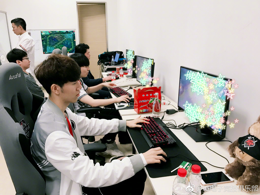 包含TheShy巅峰对决,JackeyLove与30激战巴黎圣日耳曼分钟,爆冷胜负难料!的词条 包含TheShy巅峰对决,JackeyLove与30激战巴黎圣日耳曼分钟,爆冷胜负难料!的词条